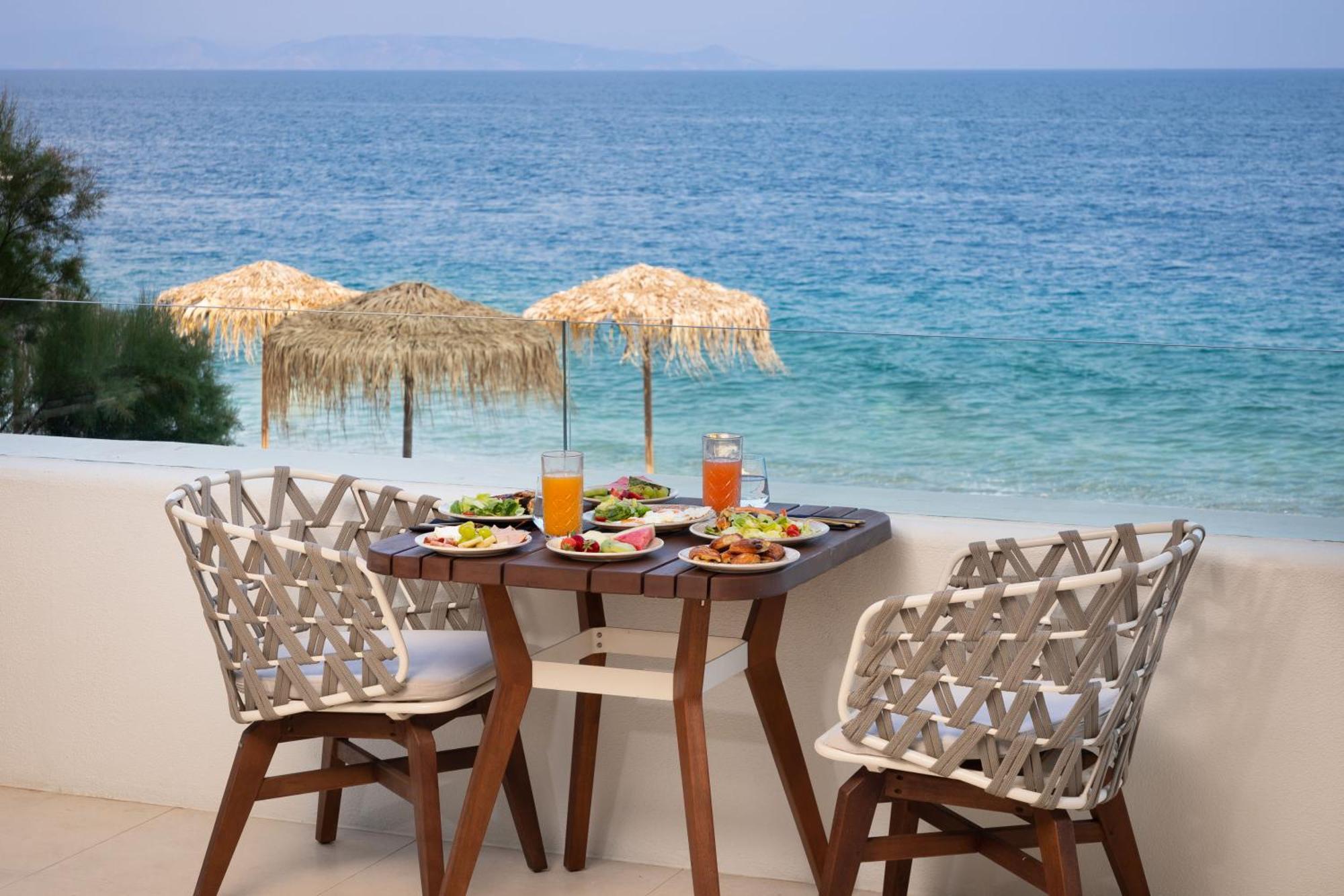 Isla Brown Corinthia Resort & Spa, Curio Collection By Hilton Agioi Theodoroi Esterno foto A typical breakfast in Greece