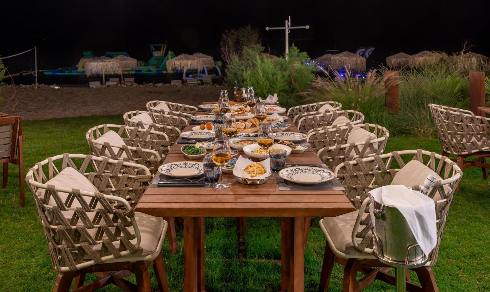Isla Brown Corinthia Resort & Spa, Curio Collection By Hilton Agioi Theodoroi Esterno foto A table set for a meal