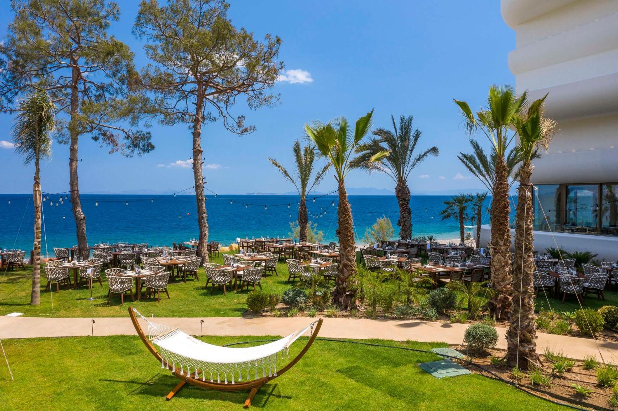 Isla Brown Corinthia Resort & Spa, Curio Collection By Hilton Agioi Theodoroi Esterno foto View of the Mediterranean Sea from the hotel