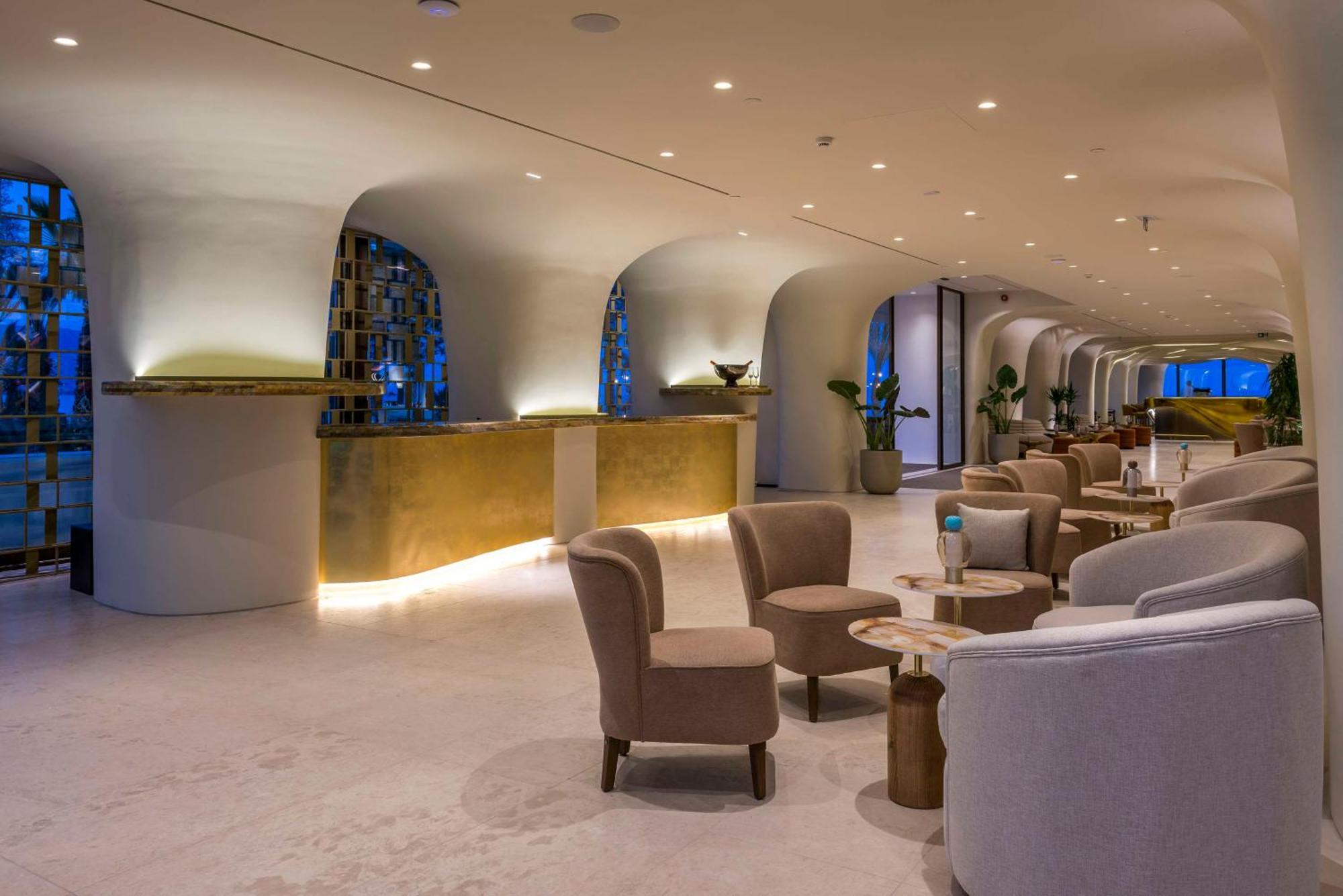 Isla Brown Corinthia Resort & Spa, Curio Collection By Hilton Agioi Theodoroi Esterno foto The lounge at the airport