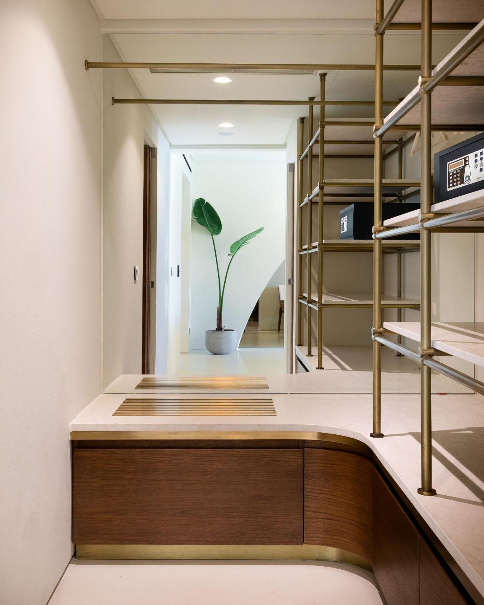 Isla Brown Corinthia Resort & Spa, Curio Collection By Hilton Agioi Theodoroi Camera foto Interior of a suite at The Hari