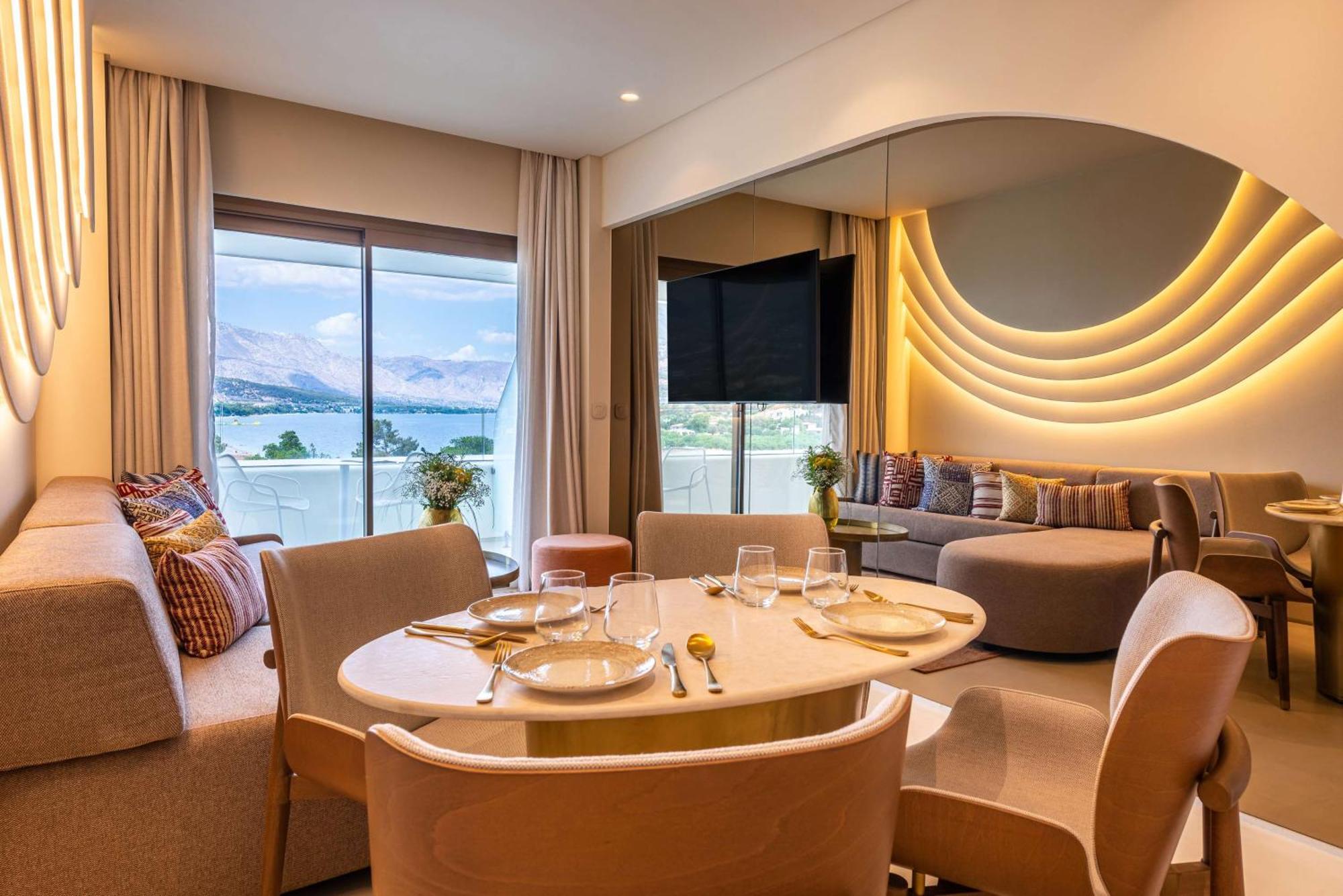 Isla Brown Corinthia Resort & Spa, Curio Collection By Hilton Agioi Theodoroi Esterno foto Suite at the hotel